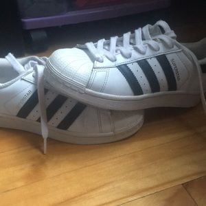 EXTREMELY GOOD CONDITION ADIDAS SUPERSTARS